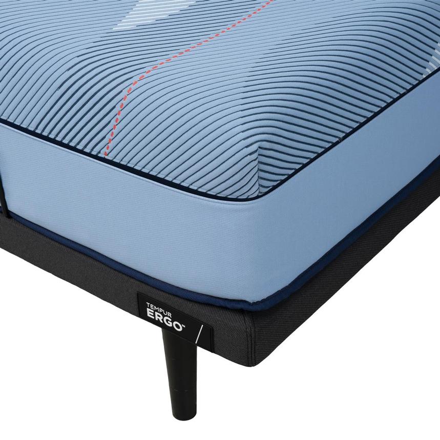 Pro Reno Hybrid-Firm Queen Mattress w/Ergo® 3.0 Powered Base by Tempur-Pedic alternate image, 3 of 5 images.
